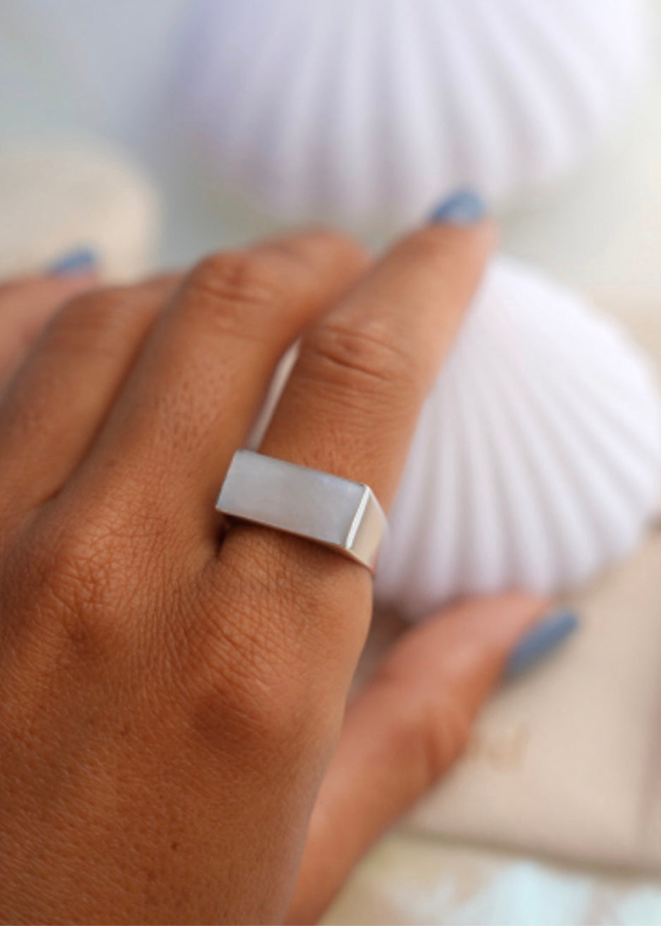 Empat Ring Pearl Naked