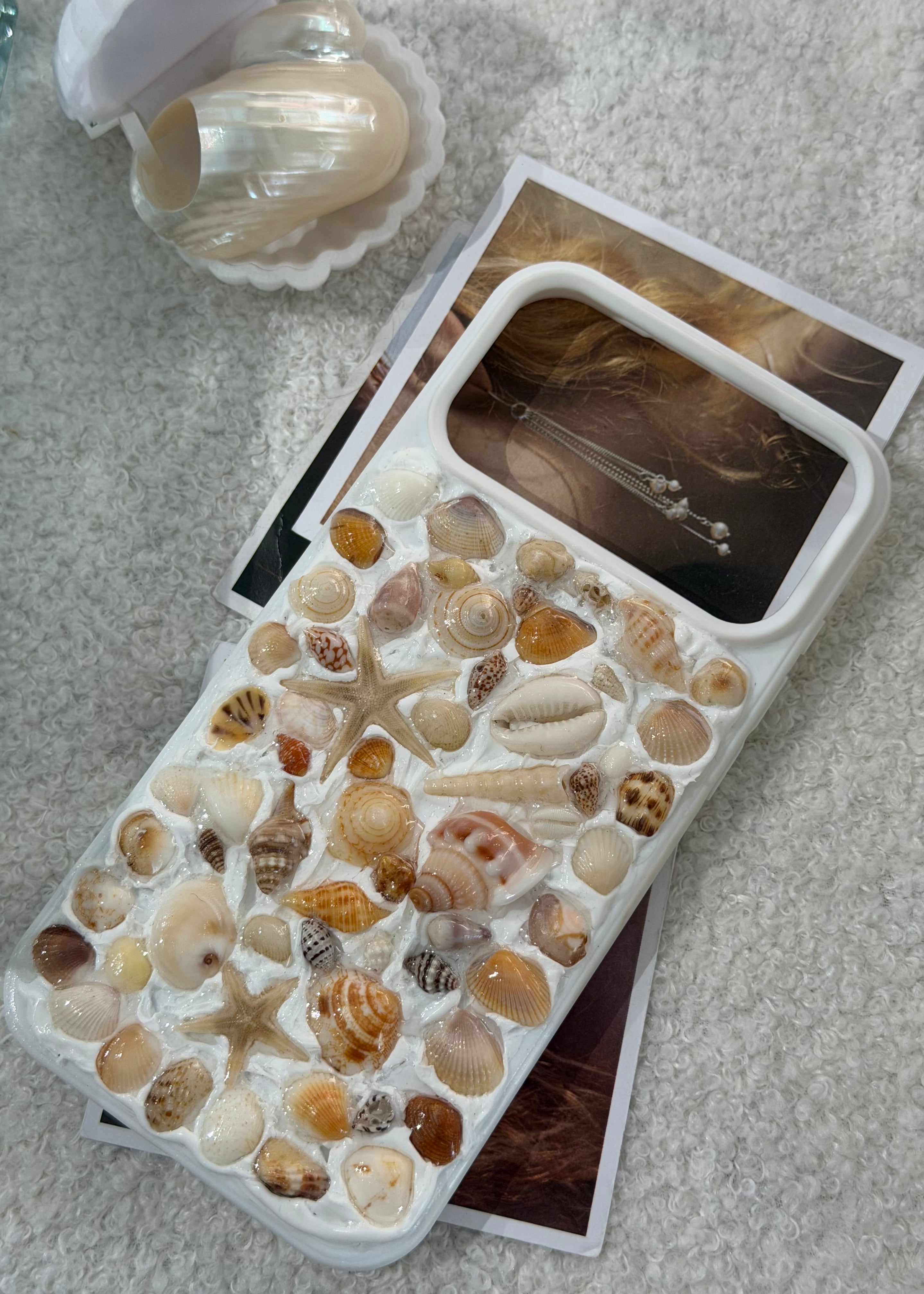iPhone 17 Pro Max Shell Phone Case Naive