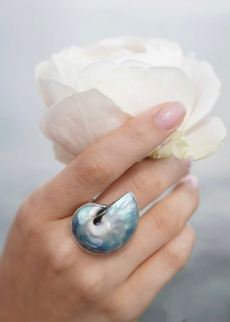 Nautilus Ring Pearl Naked