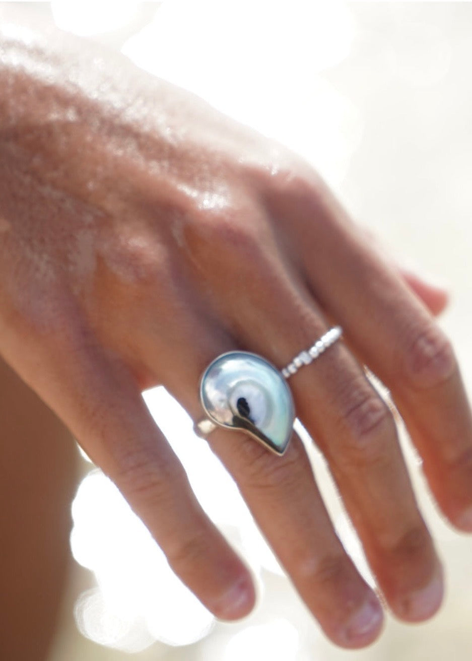 Nautilus Ring Pearl Naked