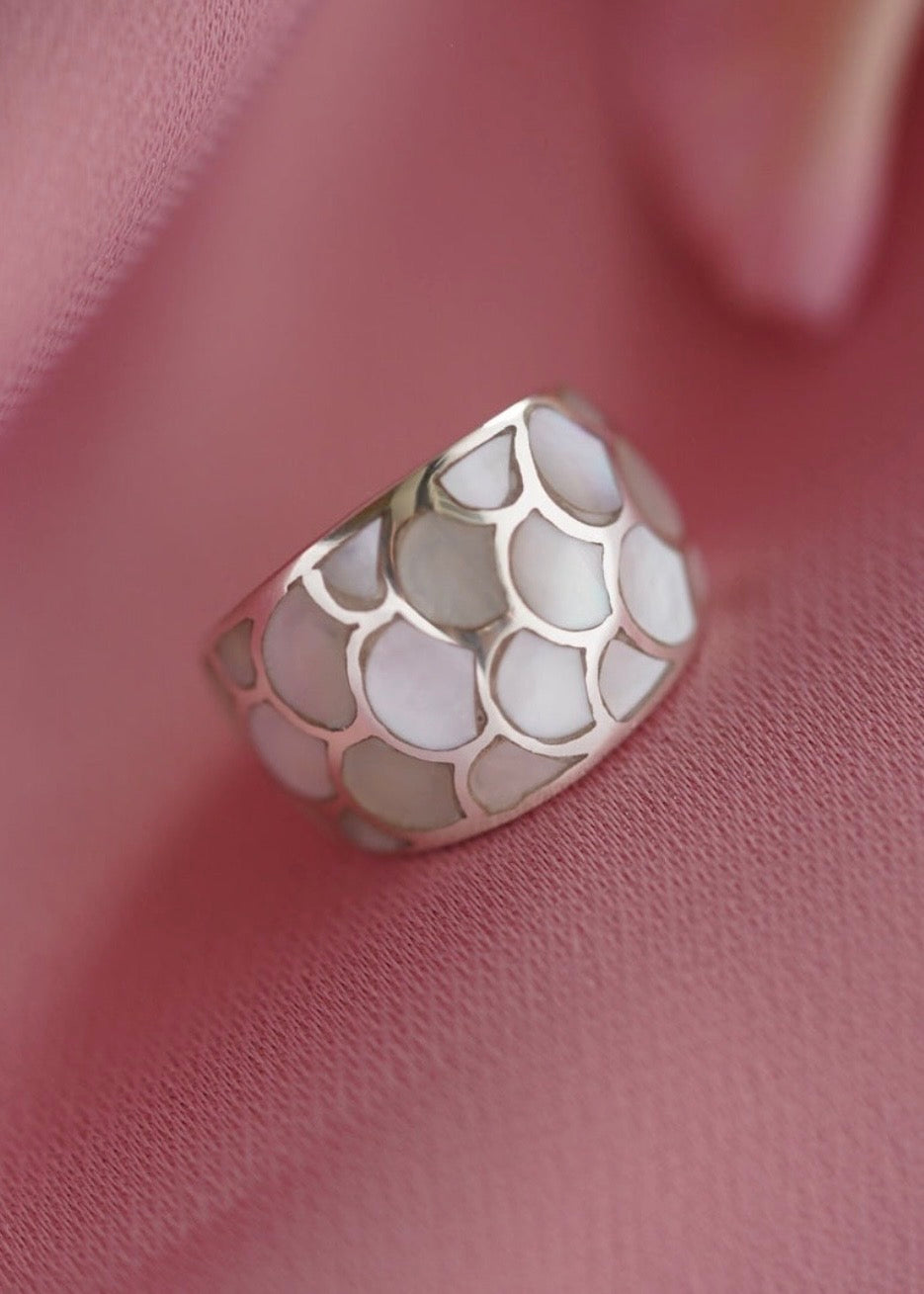 Ring Mermaid Tail Bright Pearl Naked