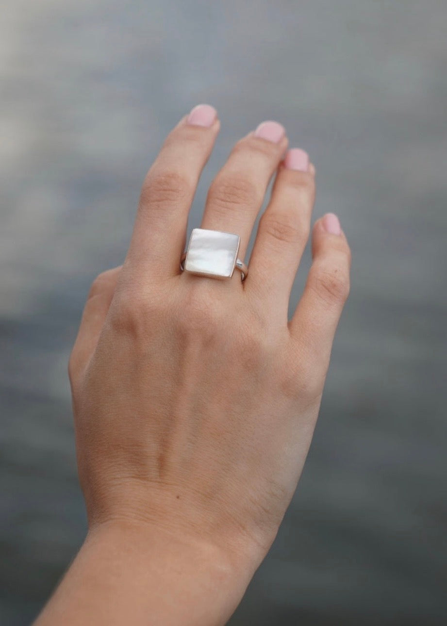 Cube Ring Pearl Naked